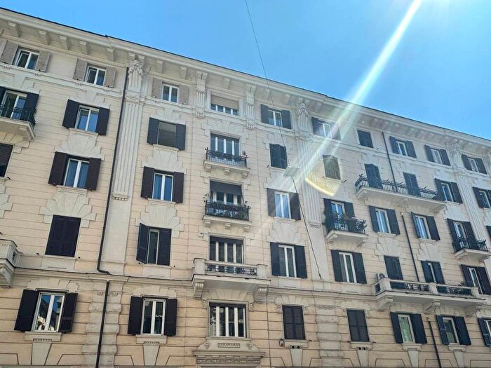 Appartamento trilocale in affitto in Via Velletri, Salario Porta Pia, Roma