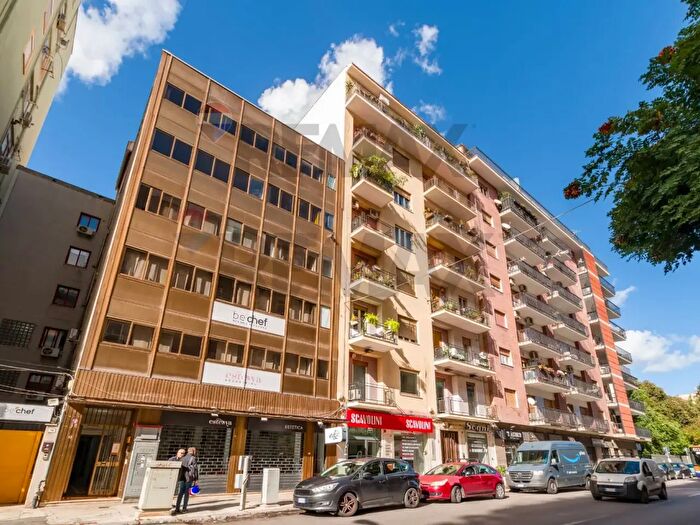 Appartamento quadrilocale in vendita in Via Imperatore Federico, Palermo
