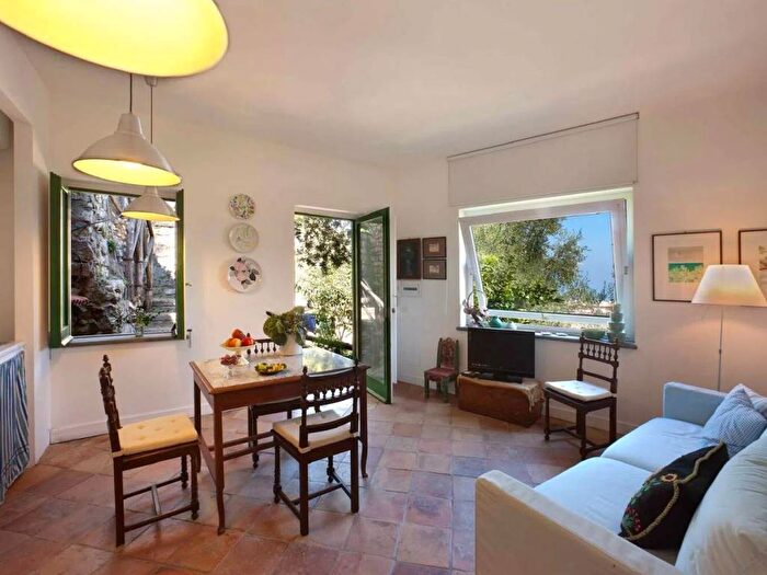 Casa bilocale in affitto in Via Gioacchino Murat, Massa Lubrense