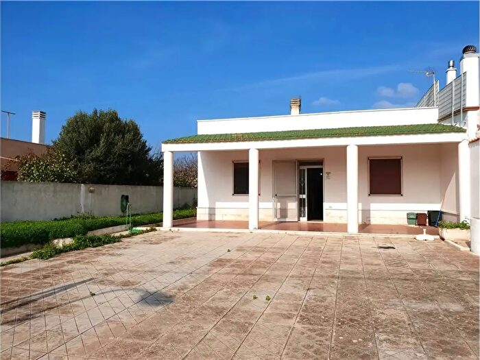 Casa quadrilocale in vendita in Via Gemelli, Brindisi