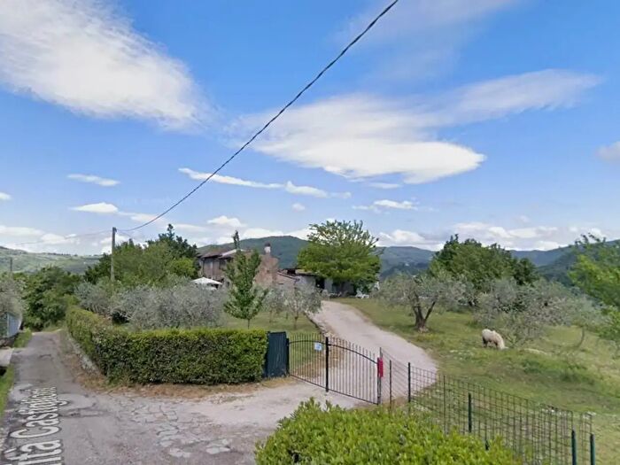 Casa quadrilocale in vendita in Località Castiglioni, Rufina