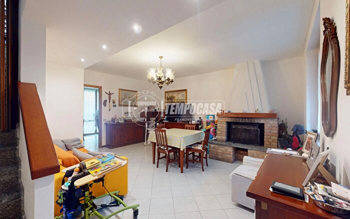 Case in Vendita e in Affitto - 3