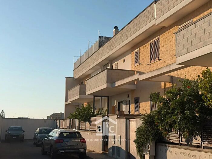 Appartamento quadrilocale in vendita in Via Abruzzo, Lizzanello