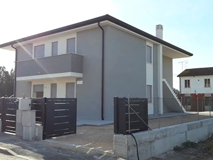 Appartamento trilocale in vendita in Via Gramsci, Gavello
