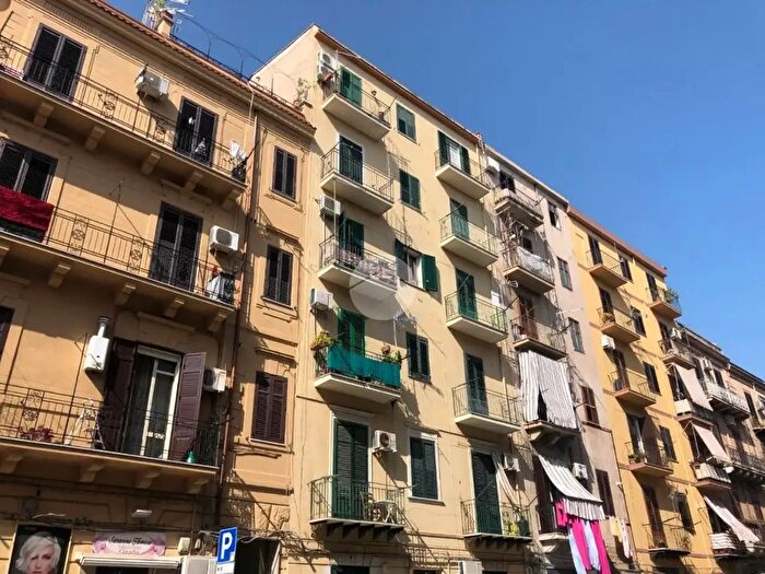 Appartamento trilocale in vendita in Via Paolo Emiliani Giudici, Palermo