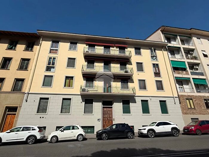 Appartamento trilocale in vendita in Via Francesco Baracca, Firenze