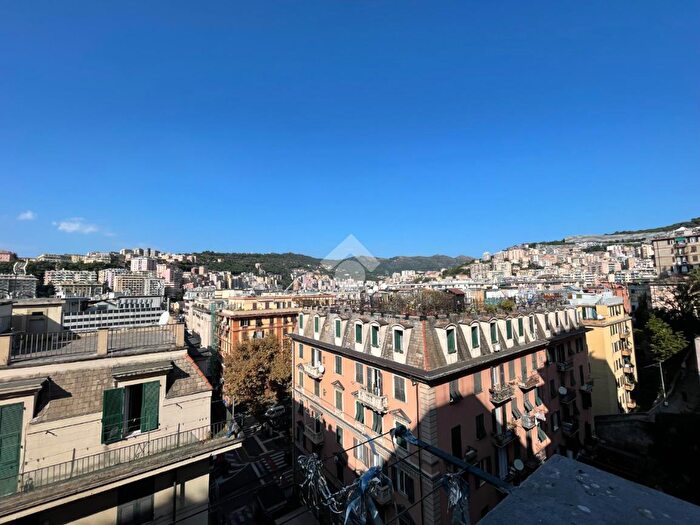 Appartamento quadrilocale in vendita in Corso Sardegna, Genova