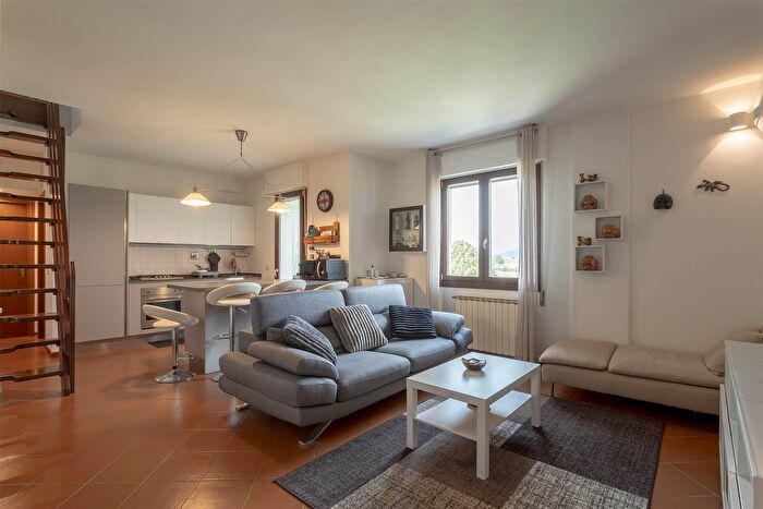 Appartamento trilocale in vendita in Via Ippolito Nievo, Campi Bisenzio