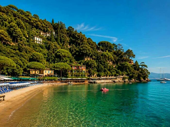 Appartamento trilocale in affitto in Via Cervara, Santa Margherita Ligure