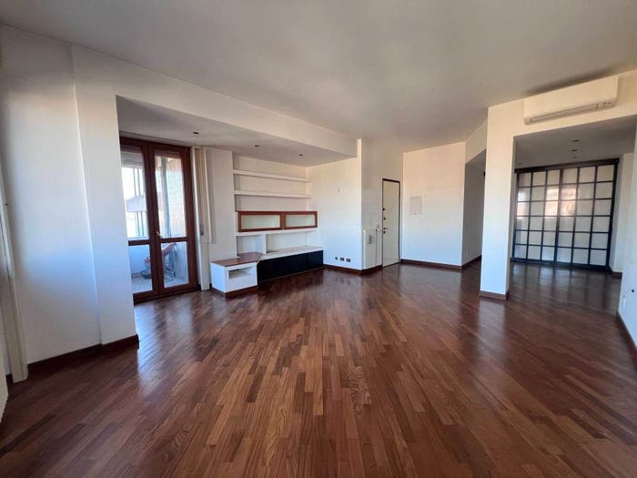 Appartamento trilocale in affitto in Viale Lodovico Scarampo, Monte Rosa Lotto, Milano