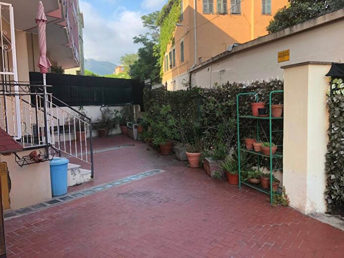 Appartamento quadrilocale in affitto in Via Bottini, Sturla, Genova