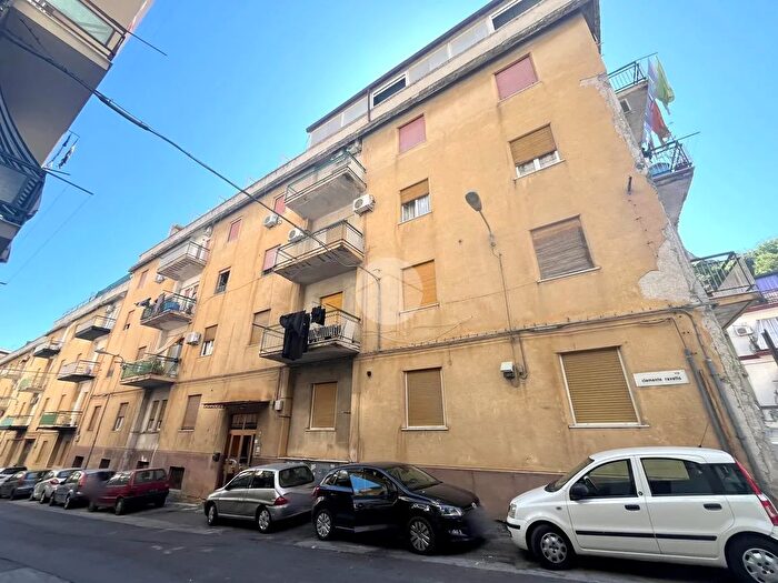 Appartamento trilocale in vendita in Via Ravetto Clemente, Palermo