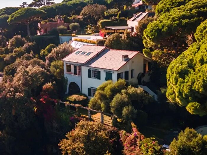 Casa con 6 locali in vendita in Arenzano