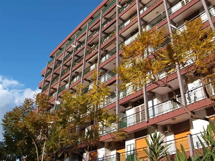 Appartamento con 6 locali in vendita in Piazza Cavour, Catania