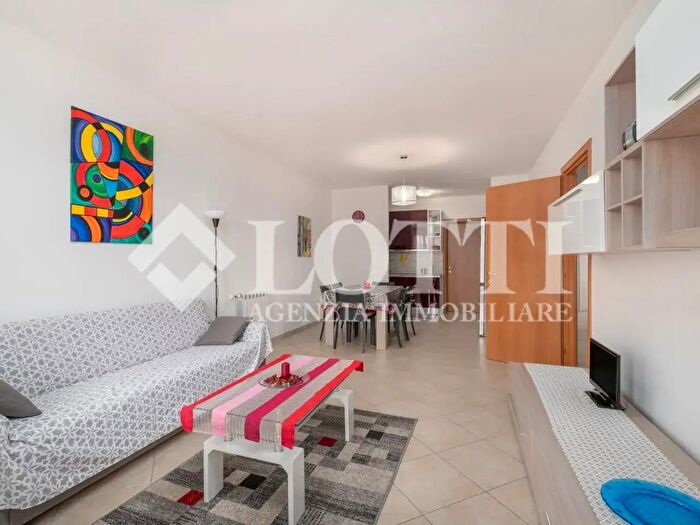 Appartamento con 5 locali in affitto in Santa Maria A Monte