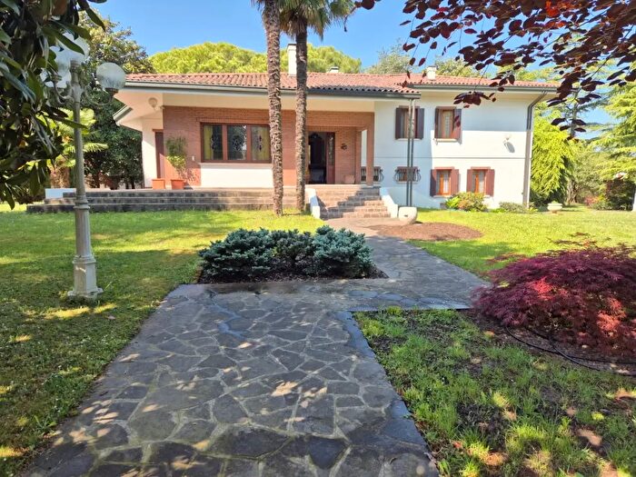 Casa con 8 locali in vendita in Viale Trieste, Annone Veneto