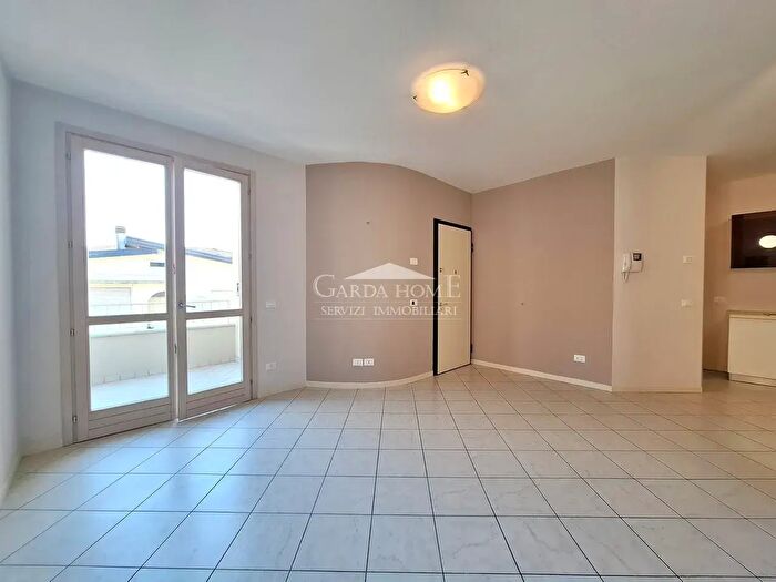 Appartamento trilocale in vendita in Via San Benigno, Desenzano Del Garda