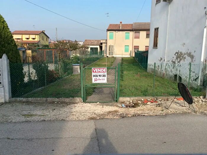 Casa con 7 locali in vendita in Bottrighe Via Veneto, Adria