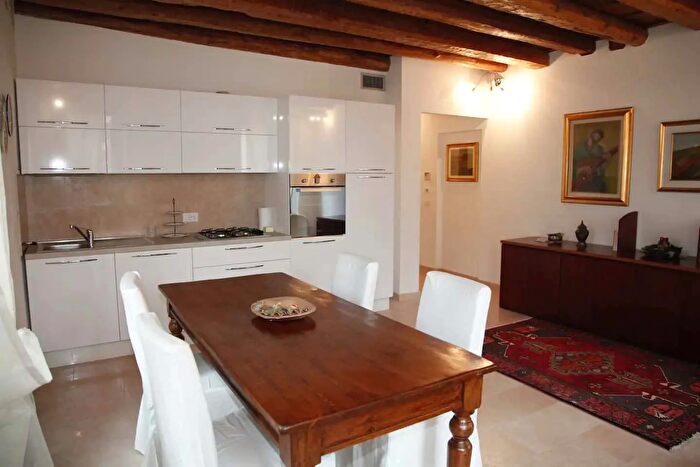 Appartamento monolocale in affitto in Via Seminario, Verona