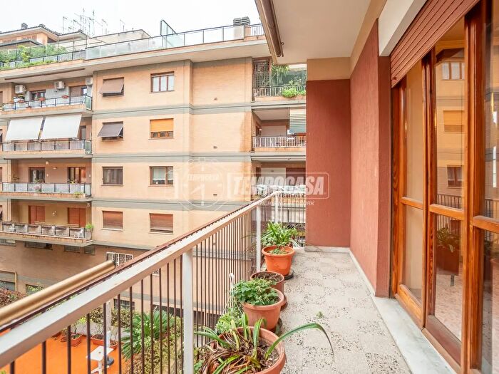 Appartamento quadrilocale in vendita in Viale Appio Claudio, Roma