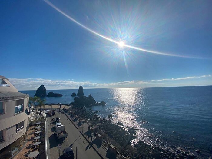 Appartamento trilocale in affitto in Lungomare dei Ciclopi, Centro, Aci Castello