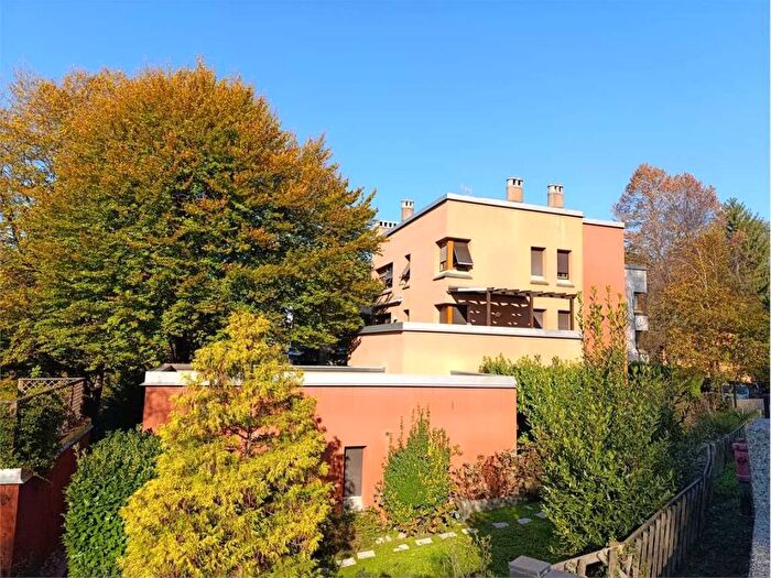 Appartamento con 5 locali in affitto in Via Mazzini, Centro, Barzanò