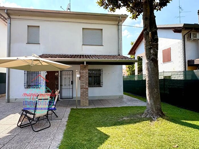 Casa con 5 locali in vendita in Via Albero, Finale Emilia