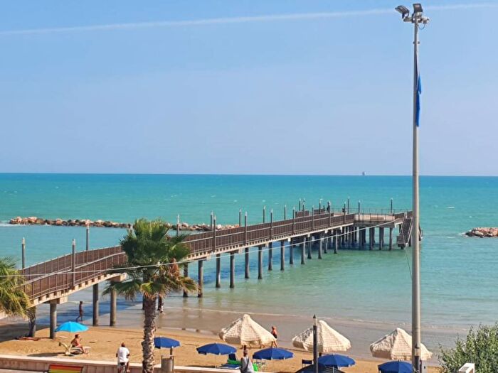 Appartamento quadrilocale in affitto in Piazzale Sirena, Centro, Francavilla al Mare