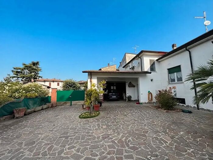 Casa con 6 locali in vendita in VOliva, San Damiano Al Colle