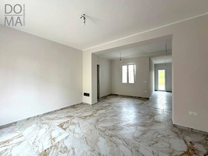 Casa con 5 locali in vendita in Porto Viro