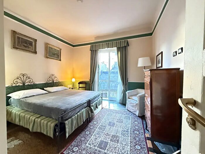 Appartamento quadrilocale in vendita in Via della Maddalena, Genova