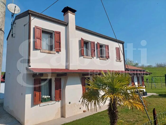 Casa con 5 locali in vendita in Porto Tolle