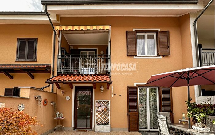 Casa con 8 locali in vendita in Via Reno, Orbassano