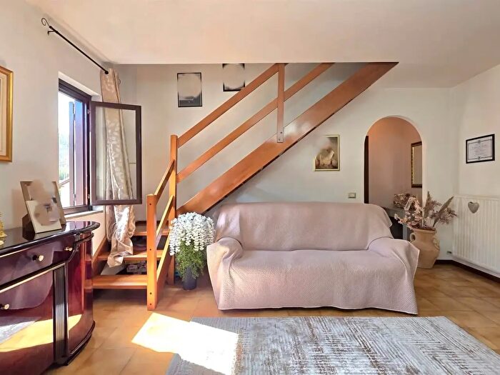 Appartamento con 6 locali in vendita in Vitorchiano