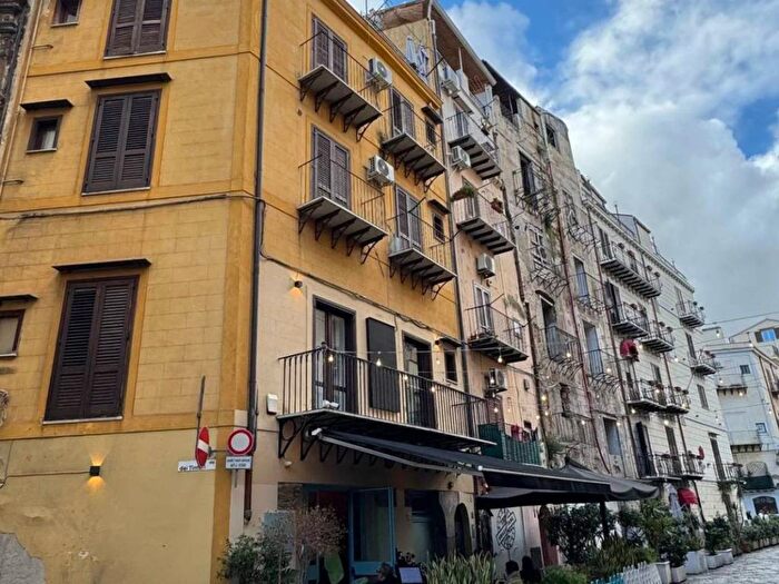 Appartamento bilocale in affitto in Via dei Cassari, Castellammare, Palermo