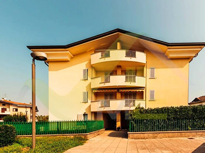 Appartamento quadrilocale in vendita in Via Mozart, Liscate