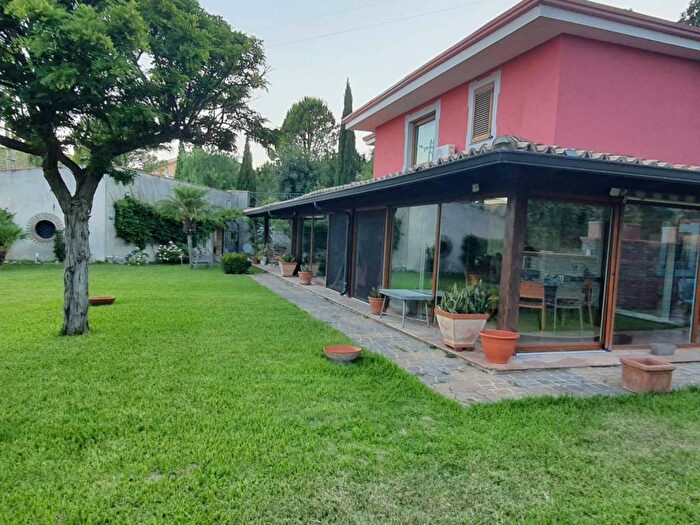 Casa con 6 locali in vendita in Viale dei Conti Falluc, Santa Maria, Catanzaro
