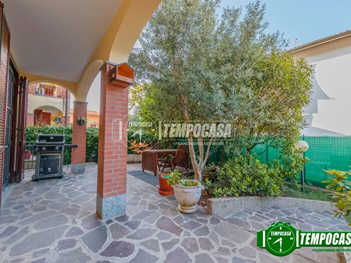 Casa trilocale in vendita in Via Giugno, Casorate Primo