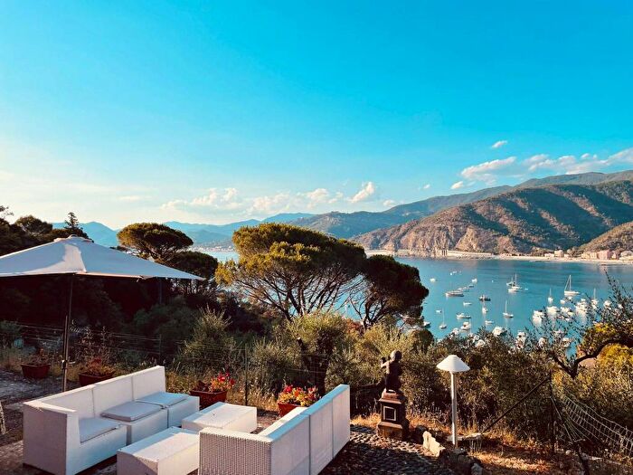 Appartamento con 6 locali in affitto in Via Penisola di Levante, Centro, Sestri Levante