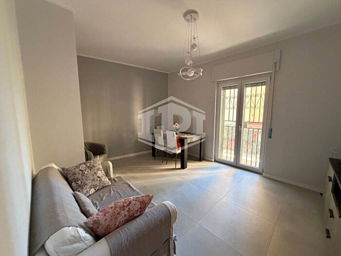 Appartamento trilocale in affitto in Via Filippo Illuminato, Fuorigrotta, Napoli