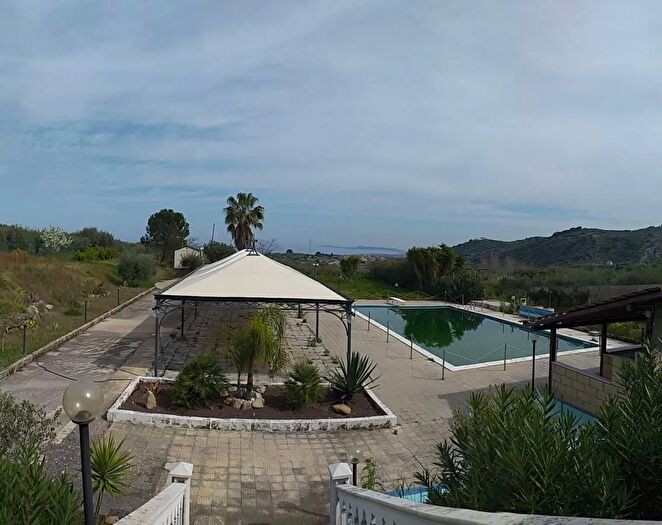 Casa con 8 locali in vendita in Via Vittorio Emanuele Orlando, Rodi Milici