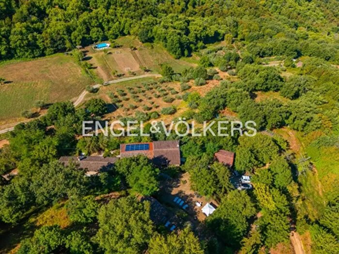 Casa con 6 locali in vendita in Frazione Paterno, Vicchio