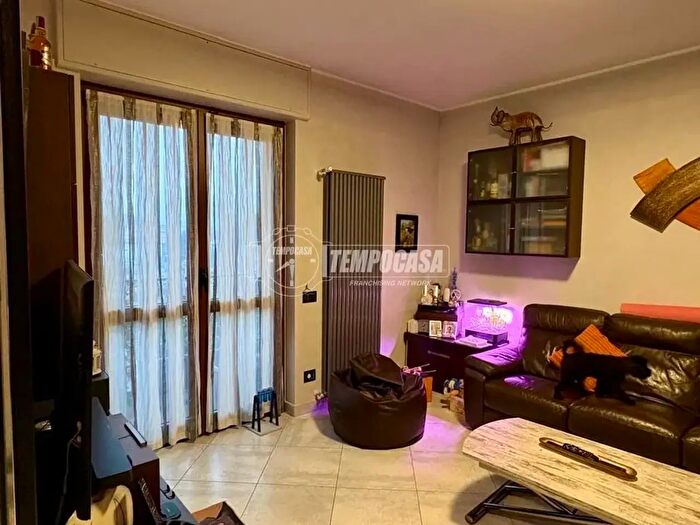 Appartamento quadrilocale in vendita in Via I Maggio, Buccinasco