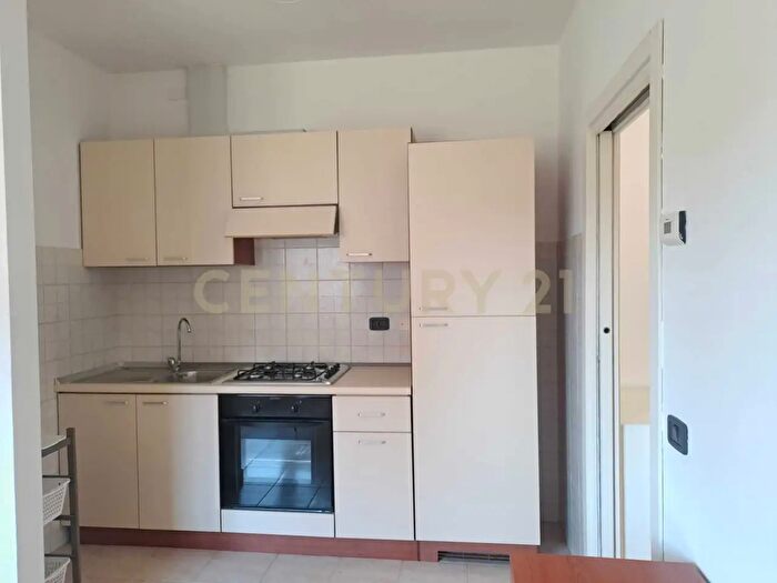 Appartamento trilocale in affitto in Via Ugo Zannoni, Verona