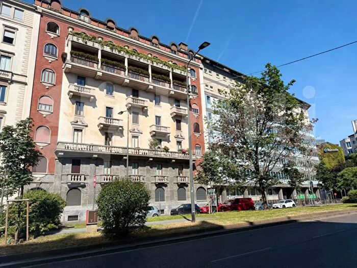 Appartamento con 5 locali in affitto in Viale Majno, Milano