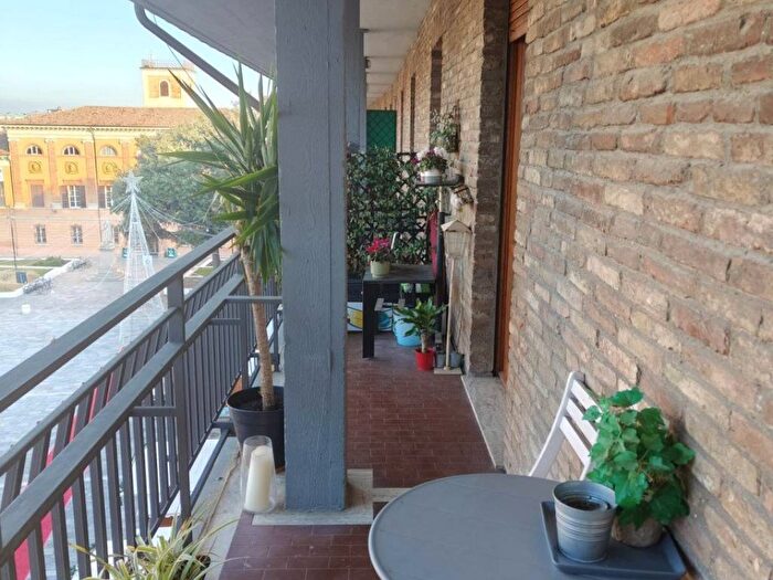 Appartamento quadrilocale in affitto in Piazza Almerici, Centro Storico, Cesena