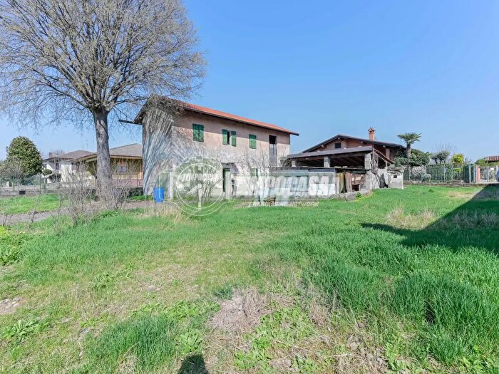 Casa quadrilocale in vendita in Via Cristoforo Colombo, Grassobbio
