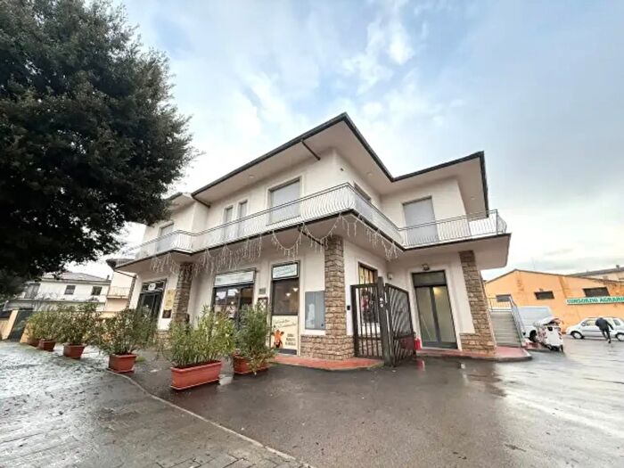 Appartamento trilocale in vendita in Via Livornese, Lastra A Signa