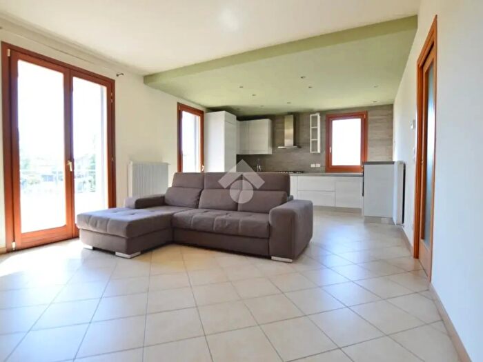 Appartamento trilocale in vendita in Via Monsignor Giuseppe Callegaro, Eraclea