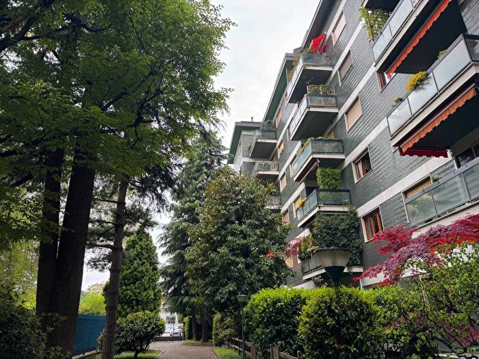 Appartamento trilocale in affitto in Via Passo di Brizio, San Siro, Milano